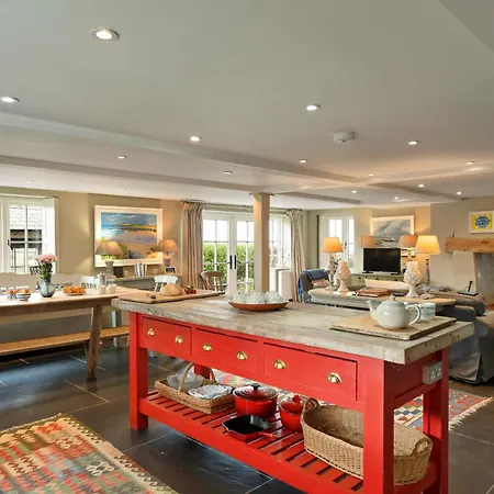 Finest Retreats - St Eval School House
